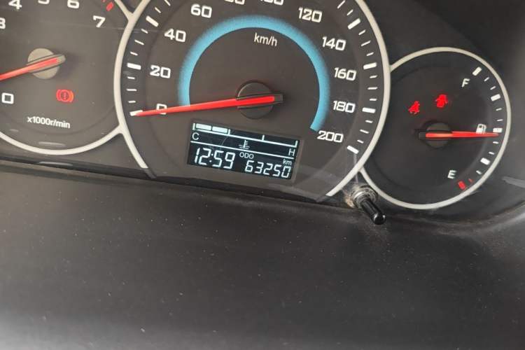Used Wuling Zhiguang V 2017 1.2L Standard Version I LMH Odometer Close Up