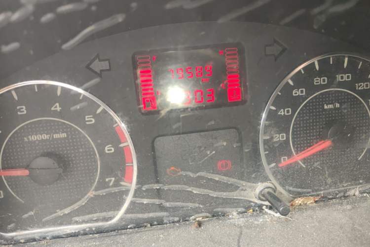 Used Wuling Zhiguang V 2017 1.2L Base Version LMH Odometer Close Up