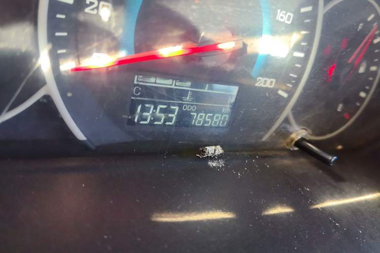 Used Wuling Zhiguang V 2017 1.2L Standard Version I LMH Odometer Close Up