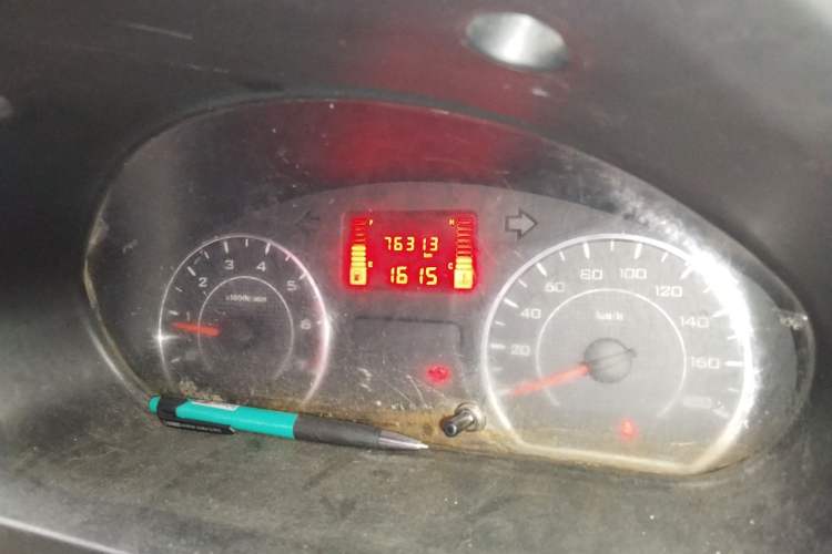Used Wuling Zhiguang V 2017 1.2L Base Version LMH Odometer Close Up
