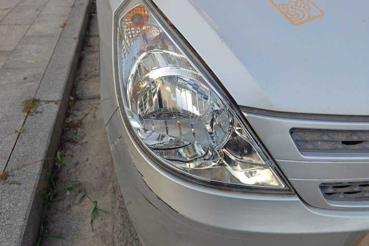 Used Wuling Zhiguang V 2017 1.2L Standard Version I LMH Right Front Headlight