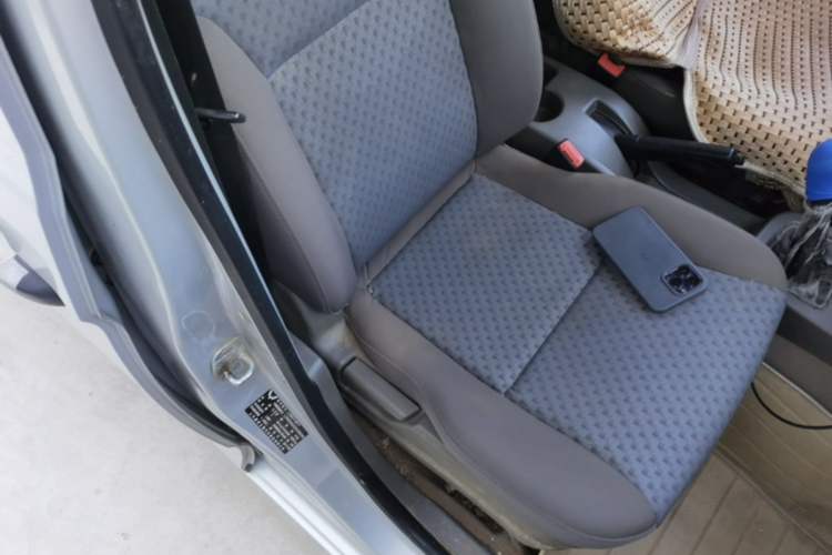 Used Wuling Zhiguang V 2017 1.2L Base Version LMH Right Front Seat