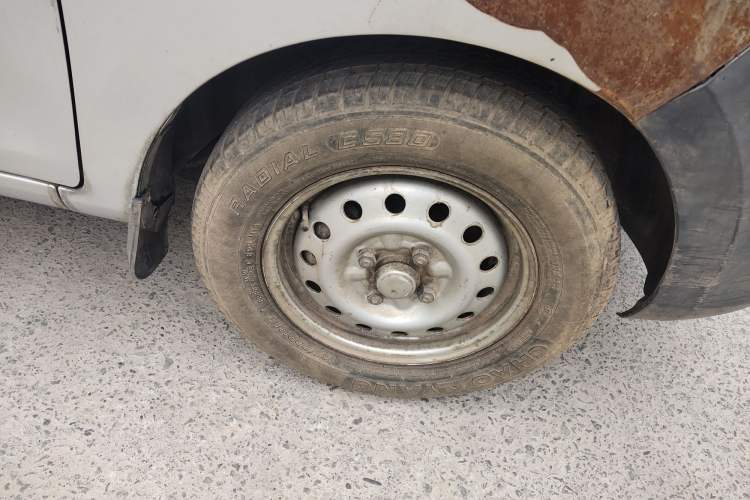 Used Wuling Zhiguang V 2017 1.2L Base Version LMH Right Front Wheel Hub