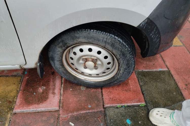 Used Wuling Zhiguang V 2017 1.2L Base Version LMH Right Front Wheel Hub