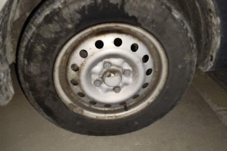Used Wuling Zhiguang V 2017 1.2L Base Version LMH Right Front Wheel Hub
