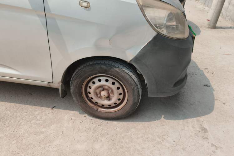 Used Wuling Zhiguang V 2017 1.2L Base Version LMH Right Front Wheel Hub