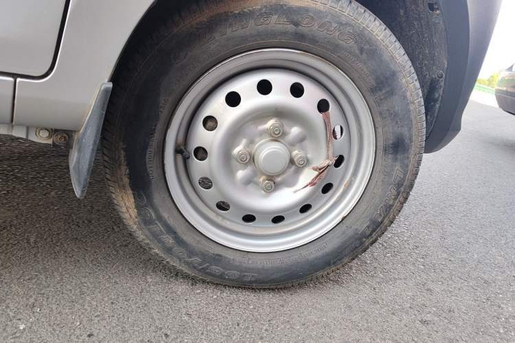 Used Wuling Zhiguang V 2017 1.2L Base Version LMH Right Front Wheel Hub