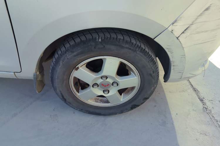 Used Wuling Zhiguang V 2017 1.2L Standard Version I LMH Right Front Wheel Hub