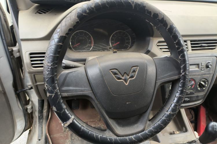 Used Wuling Zhiguang V 2017 1.2L Base Version LMH Steering Wheel