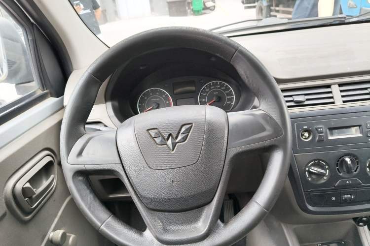 Used Wuling Zhiguang V 2017 1.2L Base Version LMH Steering Wheel