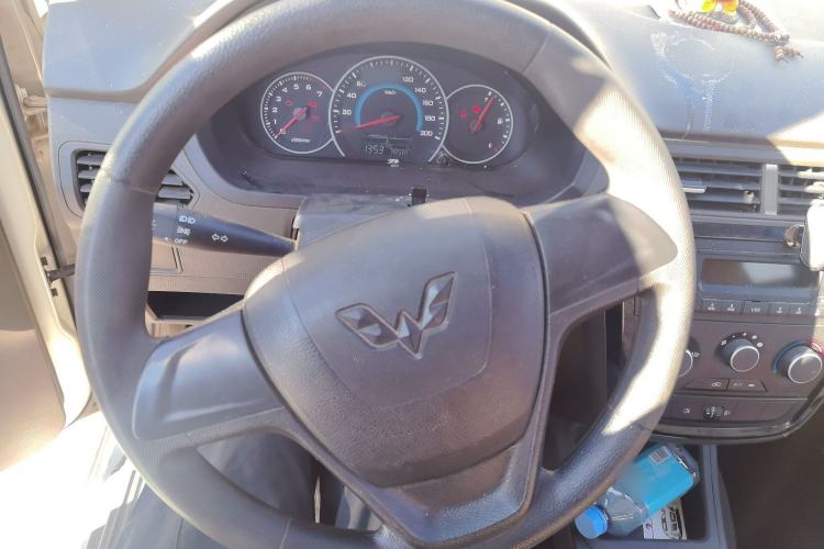 Used Wuling Zhiguang V 2017 1.2L Standard Version I LMH Steering Wheel