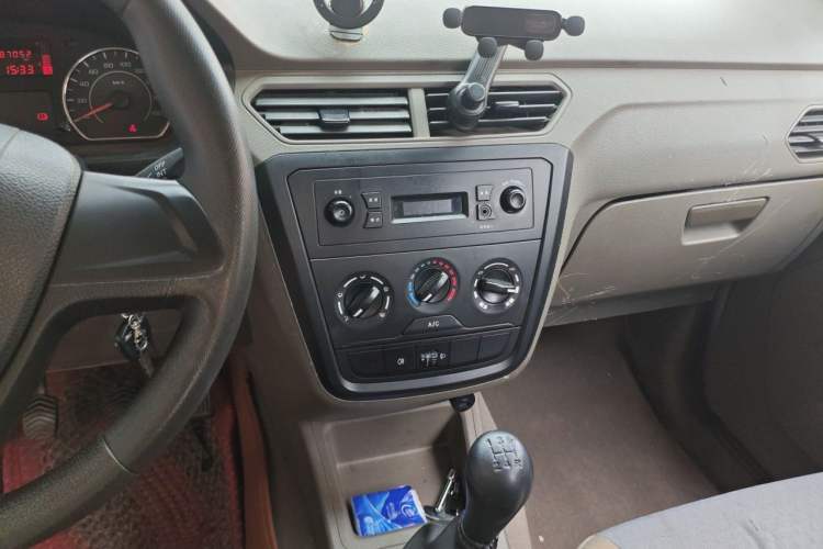 Used Wuling Zhiguang V 2018 1.2L Practical Model LMH Audio And AC Panel
