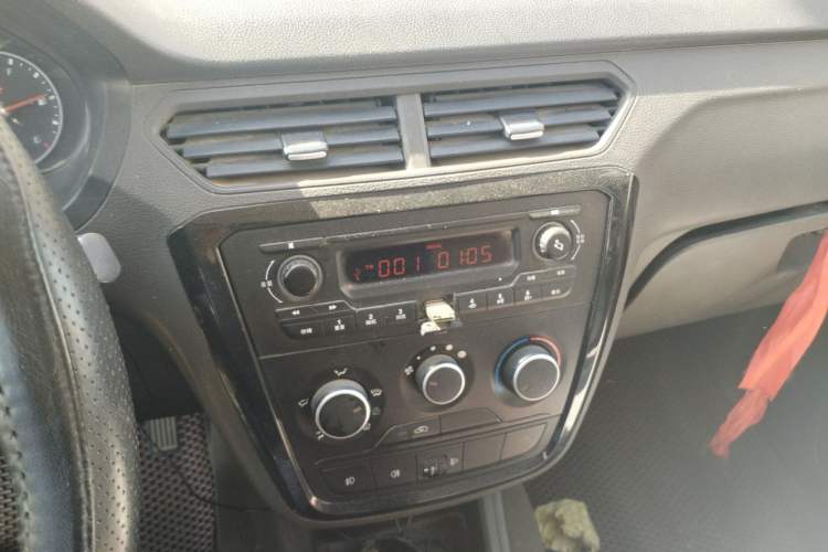 Used Wuling Zhiguang V 2018 1.2L Standard Model LMH Audio And AC Panel