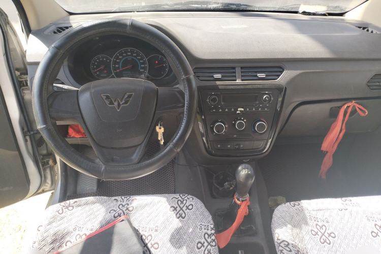 Used Wuling Zhiguang V 2018 1.2L Standard Model LMH Center Console