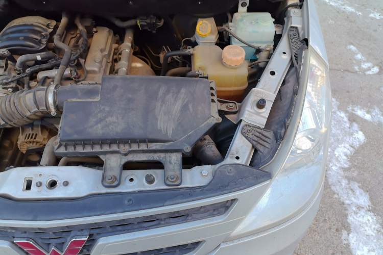 Used Wuling Zhiguang V 2018 1.2L Standard Model LMH Engine Bay Left