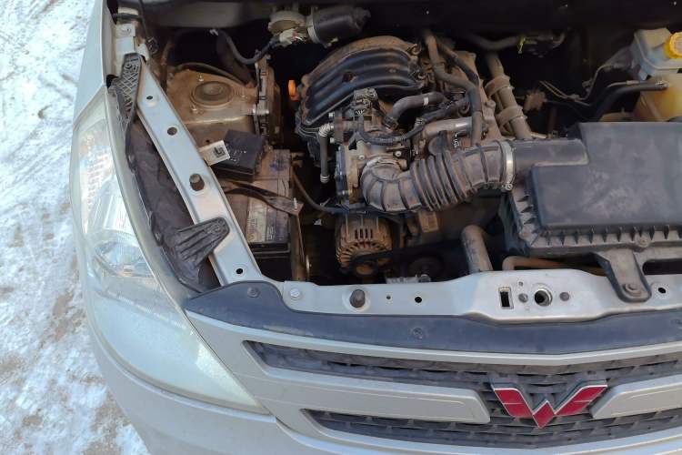 Used Wuling Zhiguang V 2018 1.2L Standard Model LMH Engine Bay Right