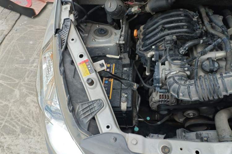 Used Wuling Zhiguang V 2018 1.2L Practical Model LMH Engine Bay Right