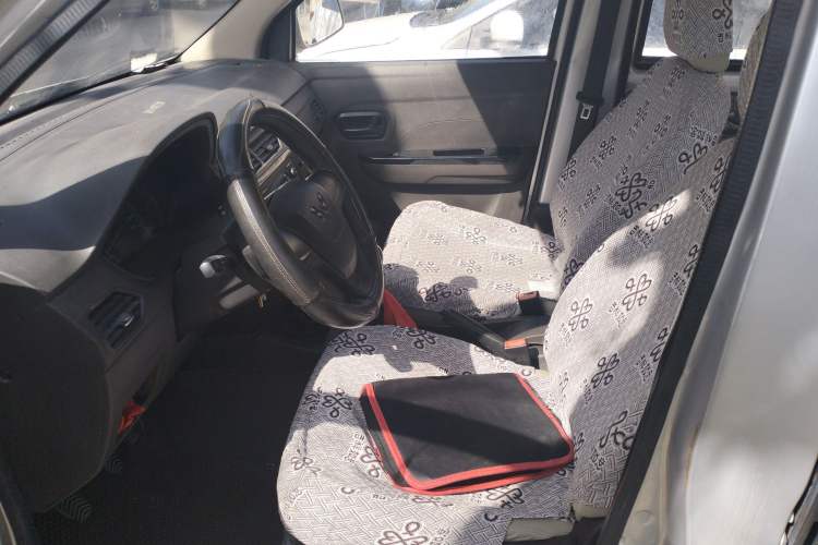 Used Wuling Zhiguang V 2018 1.2L Standard Model LMH Left Front Seat