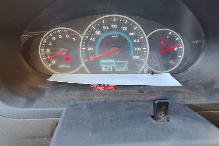 Used Wuling Zhiguang V 2018 1.2L Standard Model LMH Odometer Close Up