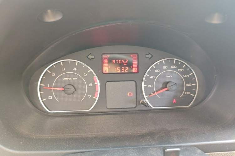 Used Wuling Zhiguang V 2018 1.2L Practical Model LMH Odometer Close Up
