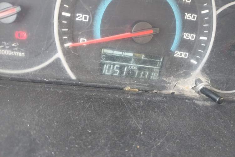 Used Wuling Zhiguang V 2018 1.2L Standard Model LMH Odometer Close Up