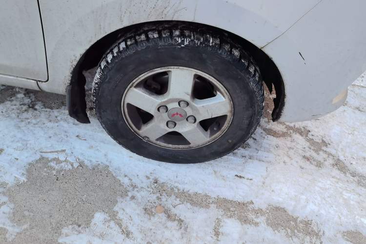 Used Wuling Zhiguang V 2018 1.2L Standard Model LMH Right Front Wheel Hub
