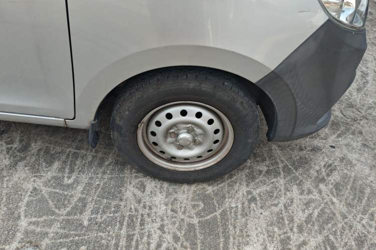 Used Wuling Zhiguang V 2018 1.2L Practical Model LMH Right Front Wheel Hub