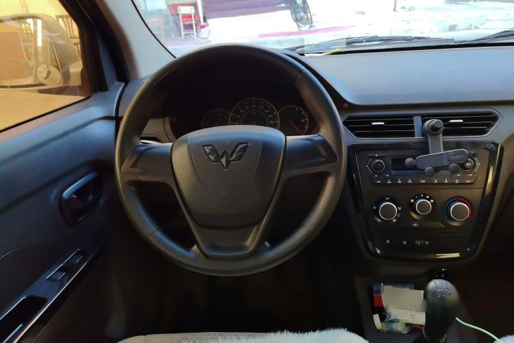 Used Wuling Zhiguang V 2018 1.2L Standard Model LMH Steering Wheel