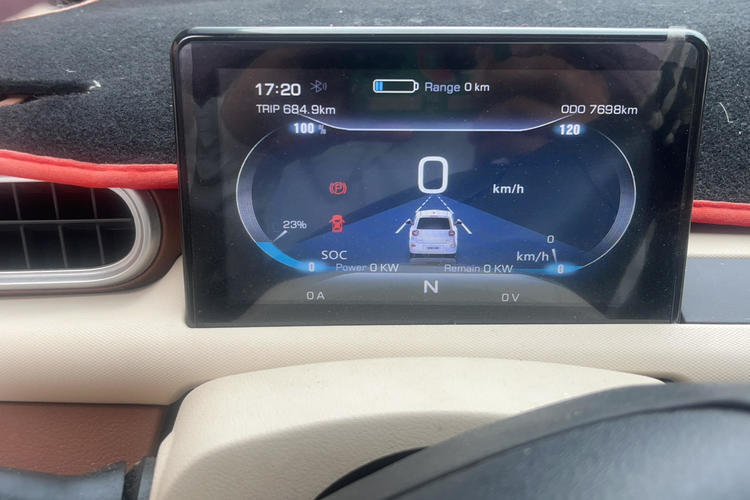 Used Xiaohu EV 2021 FOR-Four Guai Guai Hu Three-Cell Lithium Odometer Close Up