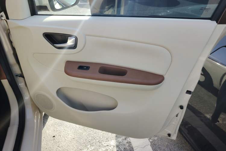 Used Xiaohu EV 2021 FOR-Four Guai Guai Hu Three-Cell Lithium Right Front Door Interior
