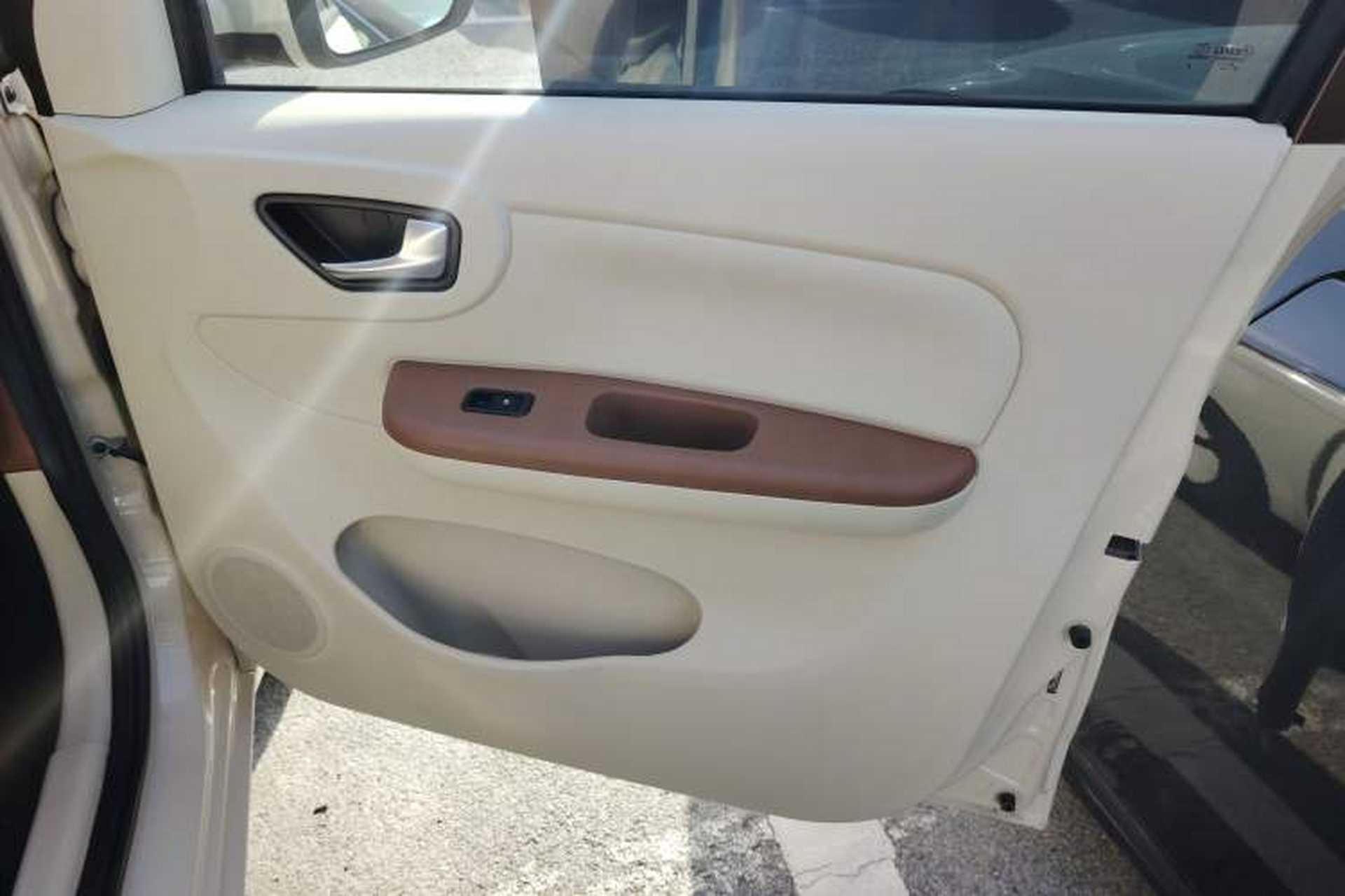 Used Xiaohu EV 2021 FOR-Four Guai Guai Hu Three-Cell Lithium Right Front Door Interior
