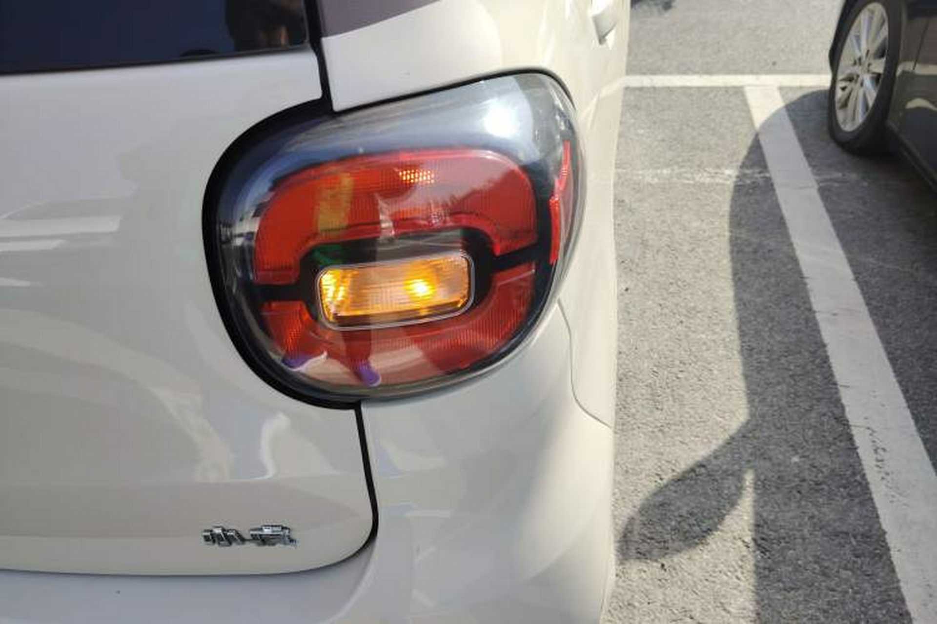 Used Xiaohu EV 2021 FOR-Four Guai Guai Hu Three-Cell Lithium Right Rear Taillight