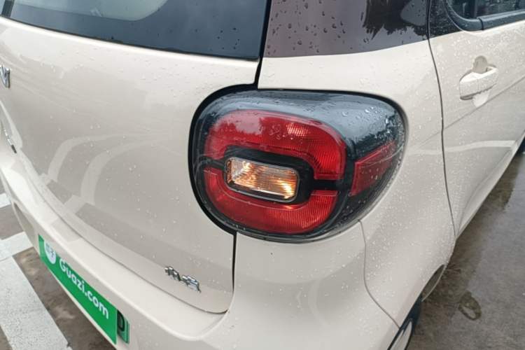 Used Xiaohu EV 2021 FOR-Four Guai Guai Hu Three-Cell Lithium Right Rear Taillight
