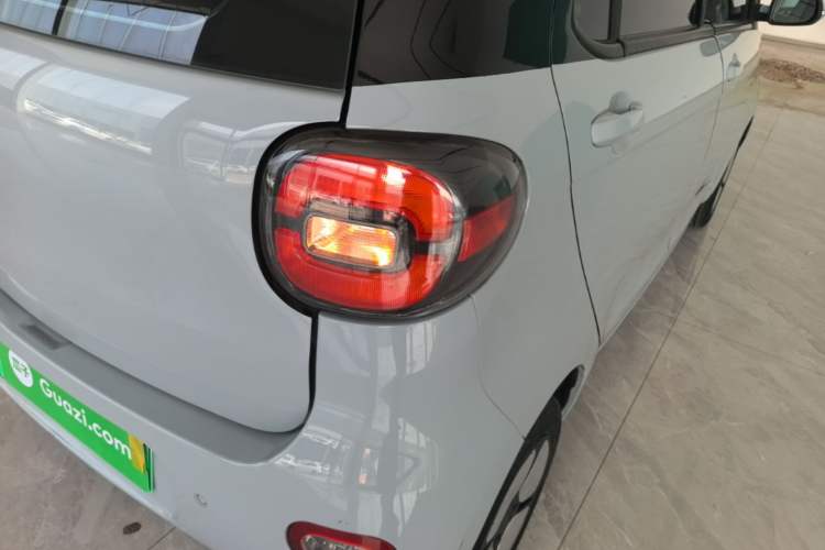 Used Xiaohu EV 2021 FOR-Four Guai Guai Hu Three-Cell Lithium Right Rear Taillight