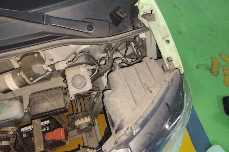 Used Xiaohu EV 2021 FOR-Four Guai Guai Hu Three-Cell Lithium Engine Bay Left