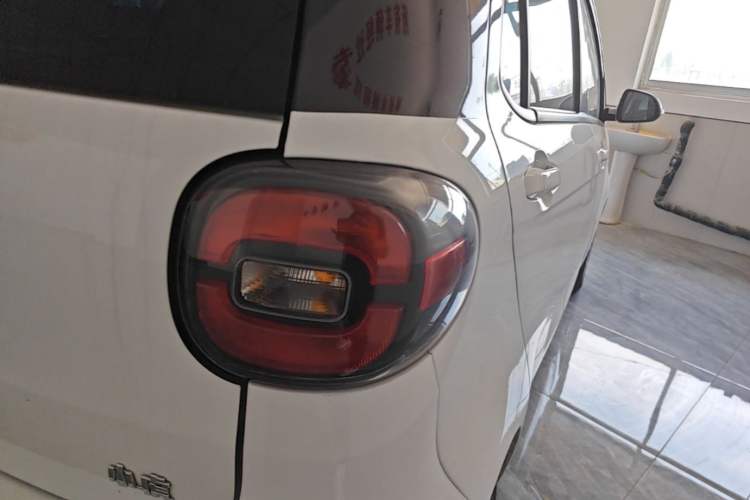 Used Xiaohu EV 2021 FOR-Four Guai Guai Hu Three-Cell Lithium Right Rear Taillight