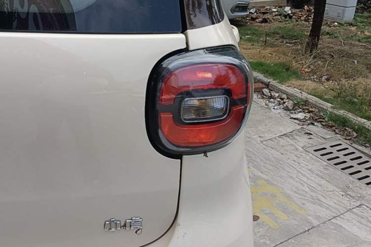 Used Xiaohu EV 2021 FOR-Four Guai Guai Hu Three-Cell Lithium Right Rear Taillight