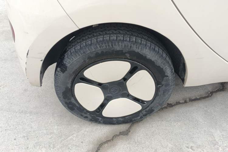 Used Xiaohu EV 2021 FOR-Four Guai Guai Hu Three-Cell Lithium Right Rear Wheel Hub
