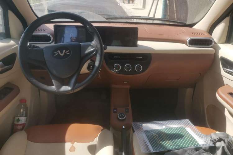 Used Xiaohu EV 2022 FOR-Four Guai Guai Tiger Long-Range Lithium-NMC Center Console