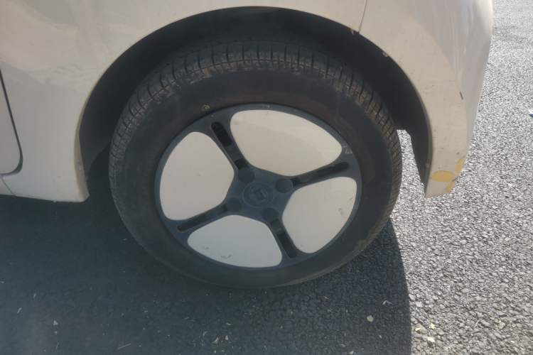 Used Xiaohu EV 2022 FOR-Four Guai Guai Tiger Long-Range Lithium-NMC Right Front Wheel Hub