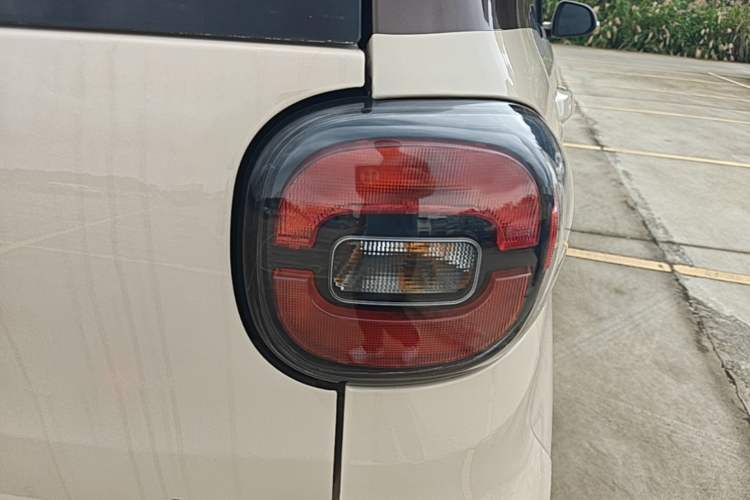 Used Xiaohu EV 2022 FOR-Four Goodie Tiger Ternary Lithium Right Rear Taillight