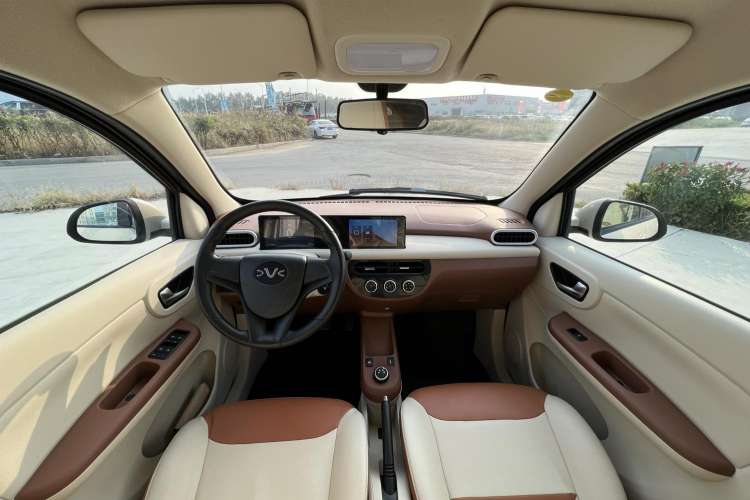 Used Xiaohu EV 2022 FOR-Four Guai Guai Tiger Long-Range Lithium-NMC Center Console