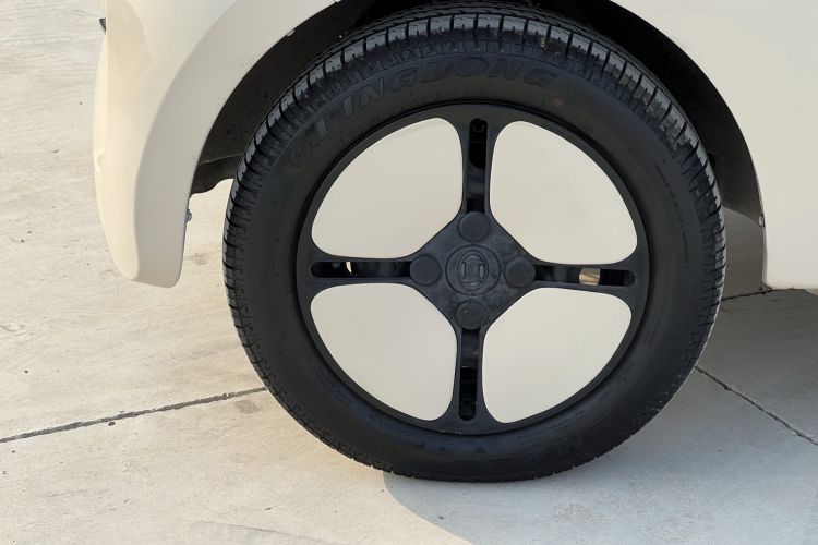 Used Xiaohu EV 2022 FOR-Four Guai Guai Tiger Long-Range Lithium-NMC Left Front Wheel Hub