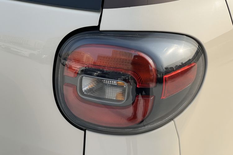 Used Xiaohu EV 2022 FOR-Four Guai Guai Tiger Long-Range Lithium-NMC Right Rear Taillight