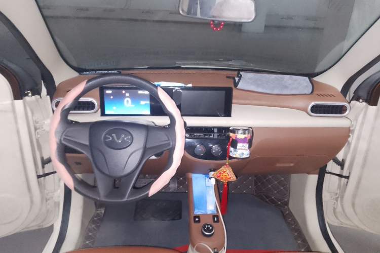 Used Xiaohu EV 2022 FOR-Four Guai Guai Tiger Long-Range Lithium-NMC Center Console