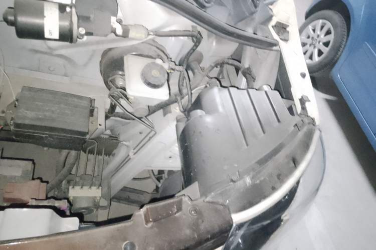 Used Xiaohu EV 2022 FOR-Four Guai Guai Tiger Long-Range Lithium-NMC Engine Bay Left