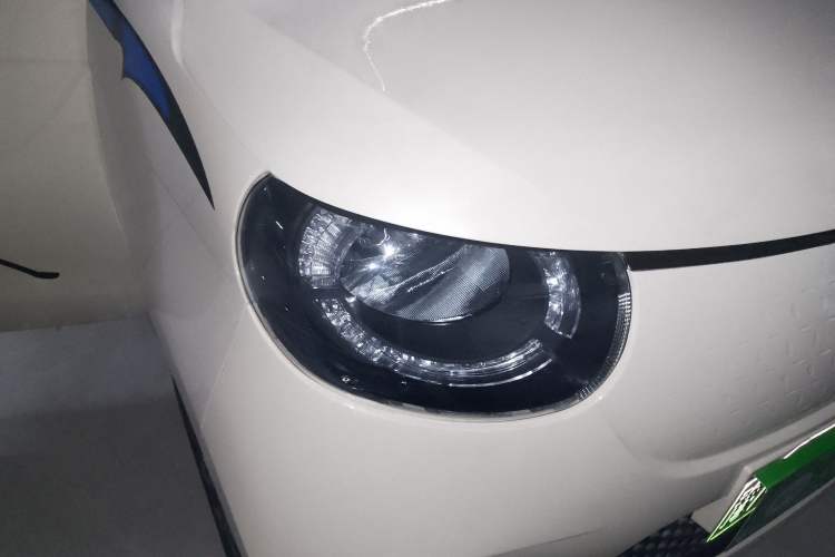 Used Xiaohu EV 2022 FOR-Four Guai Guai Tiger Long-Range Lithium-NMC Right Front Headlight