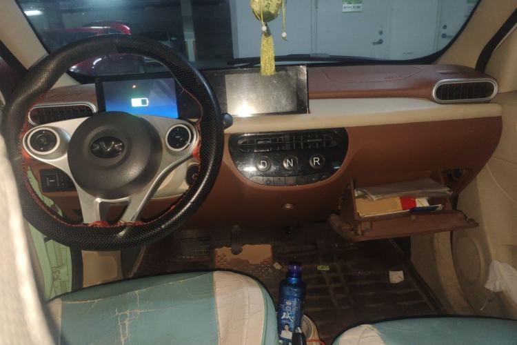 Used Xiaohu EV 2022 FOR-Four Goodie Tiger Ternary Lithium Center Console