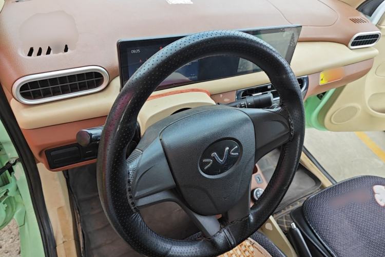 Used Xiaohu EV 2022 FOR-Four Guai Guai Tiger Long-Range Lithium-NMC Center Console