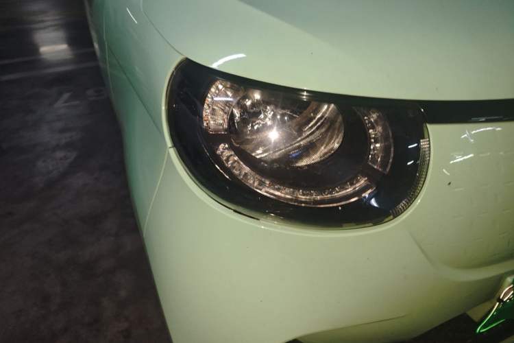 Used Xiaohu EV 2022 FOR-Four Goodie Tiger Ternary Lithium Right Front Headlight